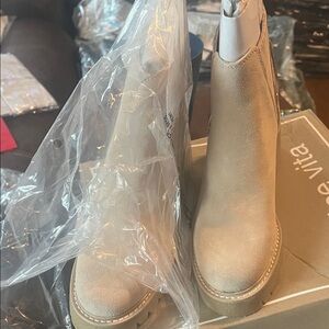 Dolce Vita Women's Cream Ankle Boots